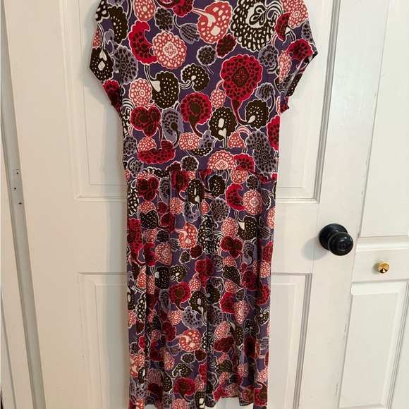 Boden Stretchy Floral V-Neck Dress - Picture 4 of 12